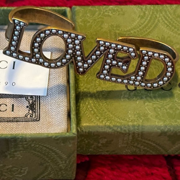 Gucci Faux Pearl Loved Palm Ring - Picture 10 of 13